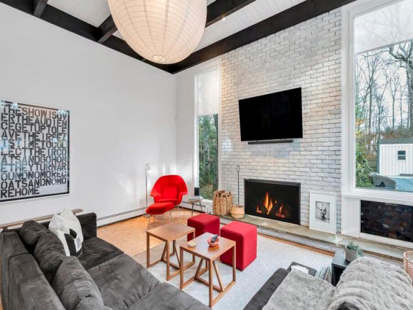 Luxurious 3-Bedroom Retreat in Hampton Bays - Your Coastal Escape Awaits